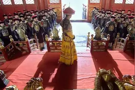 乾隆驾崩后, 嘉庆连夜找来一神秘老头，和珅得知后长叹：吾命休矣图片