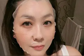 40岁女人想不显老，护肤时坚持这3个好习惯，肌肤细腻有光泽图片