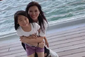 岳云鹏姐姐晒与侄女合照，麓玥暴风长高，五官像极姑姑图片