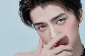 吴世勋眉毛、Lisa腿、jennie肩，请他们的这些身体部位单独出道图片