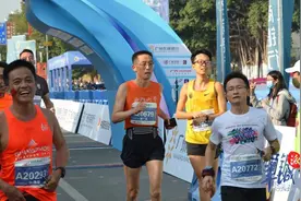 院士“组团”跑黄马！施一公完成半程马拉松图片