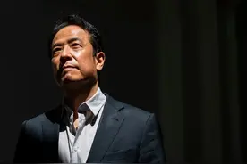 从医生到病人，纽约外科医生新冠康复后回忆：濒死时曾看到白光，人生态度改变了图片