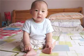 6个月的宝宝一定能坐吗？因人而异，须经历3个阶段，避开4大坑图片