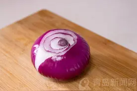 洋葱拌脂渣 夏日里给你带来舌尖上的特殊口味图片