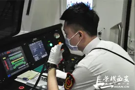 地铁青年丨地铁司机——黑暗隧道里的孤独行者图片