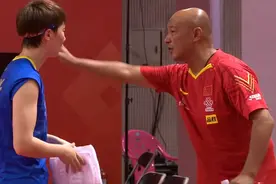 有谁注意到：这位国乒光头教练不简单，弟子1个进决赛，1个争铜牌图片