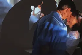 七夕节朋友圈情侣照怎么拍？超甜的情侣拍照姿势，一学就会图片