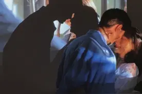 七夕节朋友圈情侣照怎么拍？超甜的情侣拍照姿势，一学就会图片
