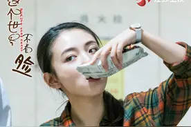 吴倩一人分饰两角，一个眼神就够了图片