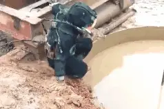 工地水鬼，把命系在裤腰带上的职业图片