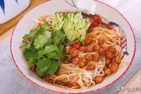 拌面新吃法，雪碧一拌香翻天，5元成本做两大盘图片
