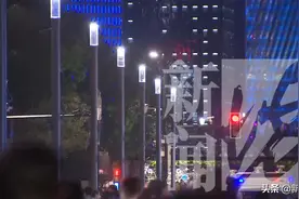 里脊肉、龙虾片…上海小囡高考后摆摊！老父亲：比玩游戏好多了图片