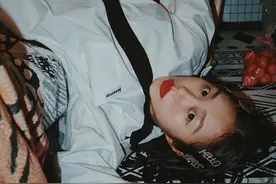 在家也能自拍的沙发大片「港风胶片写真」胶片滤镜教程图片