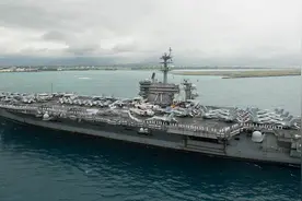 美国把退役航母改造成水上监狱，20多年来从未有人能成功越狱图片