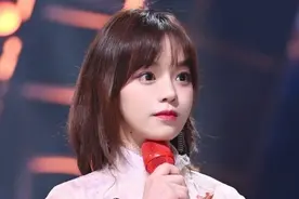 《天赐的声音》黄霄云的一首《星辰大海》,引发丁太升流水纪大战图片