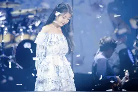 夏日必备之一：碎花元素，和IU学碎花裙穿搭，清新可人图片