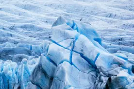 南极冰下发现巨型洞穴，面积39平方公里，“地心世界”真的存在？图片