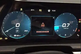 男子花14.8万买辆新车，不料刚出4S店十几分钟故障灯就亮了图片