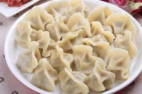 羊肉馅怎么调才香？记住两放两不放，饺子香喷喷，还鲜嫩多汁​图片