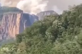 南太行突发山火！万仙山郭亮景区关闭！图片
