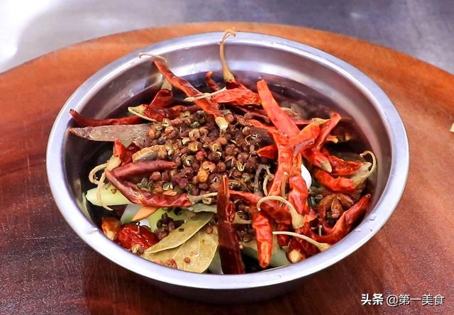 新疆麻椒鸡家常做法，料汁才是关键，厨师长分享给你，麻而不燥