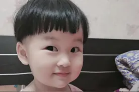 女童因耳后鼓包就医，在医院一待就是600多天，如今白血病复发图片