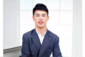 从轮椅到演讲台，他用尽全力，只想活成普通人应有的样子图片