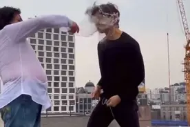 38岁Rain强势回归，发新歌MV被网红水泼面部，大跳湿身舞图片