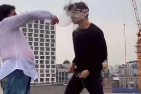 38岁Rain强势回归，发新歌MV被网红水泼面部，大跳湿身舞图片