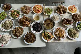 中秋媳妇回娘家，老丈人准备十几道菜，晒朋友圈火了，网友：羡慕图片