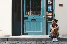 人到中年，想要晚景安逸，就尽早退出这两个“圈子”图片