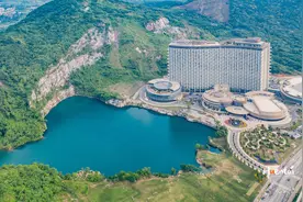 南太湖畔的“航母级”乐园，拥有2.8万间客房，3万头野生动物图片