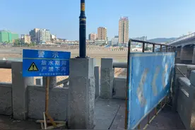 韶关：危险！摸鱼、捡田螺、玩耍，天然河床上的这些行为要不得图片