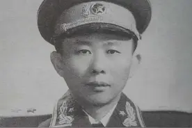 开国将帅（242）中将曾绍山图片