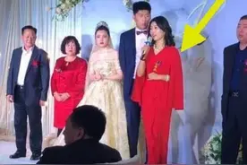 最“年轻婆婆”走红，新娘黑脸亲家母难堪，网友：这谁能开心？图片