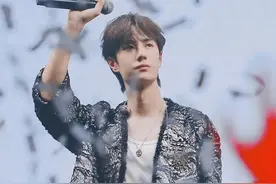 有一种惊艳叫作王一博的女装图片