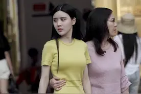 陪着妈妈逛街，也很美丽哦图片