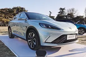 708km长续航带快充，外观帅气，车宽超1米9，带你看极狐阿尔法S图片