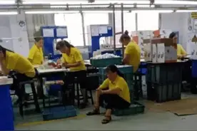 “骗我进厂，说流水线靓女多，你们看看这是人干的事吗？”哈哈哈图片
