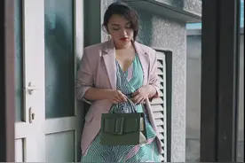 大码女人穿衣就不好看？这位68kg的时髦女人，穿得时尚又出彩图片
