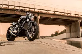 重型机车鉴赏杜卡迪 魔鬼Diavel 碳纤版图片