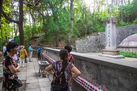 许世友魂归故里为母尽孝令人赞，拜谒将军墓后您会发现又一个秘密图片