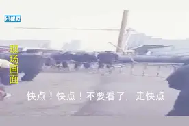 南昌地铁四号线打桩机当场倒塌 砸向旁边公交站 三名路人被砸伤！视频封面