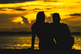 男人这时候说分手，其实很爱你图片