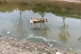浮萍淤积、垃圾漂浮......河道脏臭“卷土重来”图片