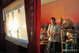 吼出黄土味的华阴老腔，一开口就摄人心魄，其实加上皮影才正宗图片