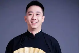 《我就是演员》中的王自健，现实版的人生如戏，经历堪比余欢水。图片