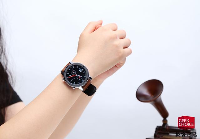 Amazfit GTR ���֣���ʱ����Ʒ磬����������ֱ����˲���ժ��