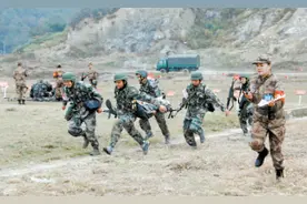 闻着硝烟味，找到战场感图片