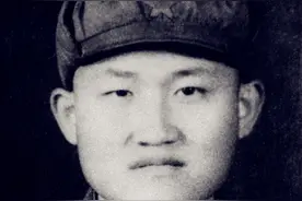 连长重伤，指导员牺牲，危急时16岁副排长：跟我来！后成军区司令图片